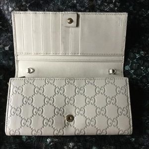 Gucci wallet on a chain